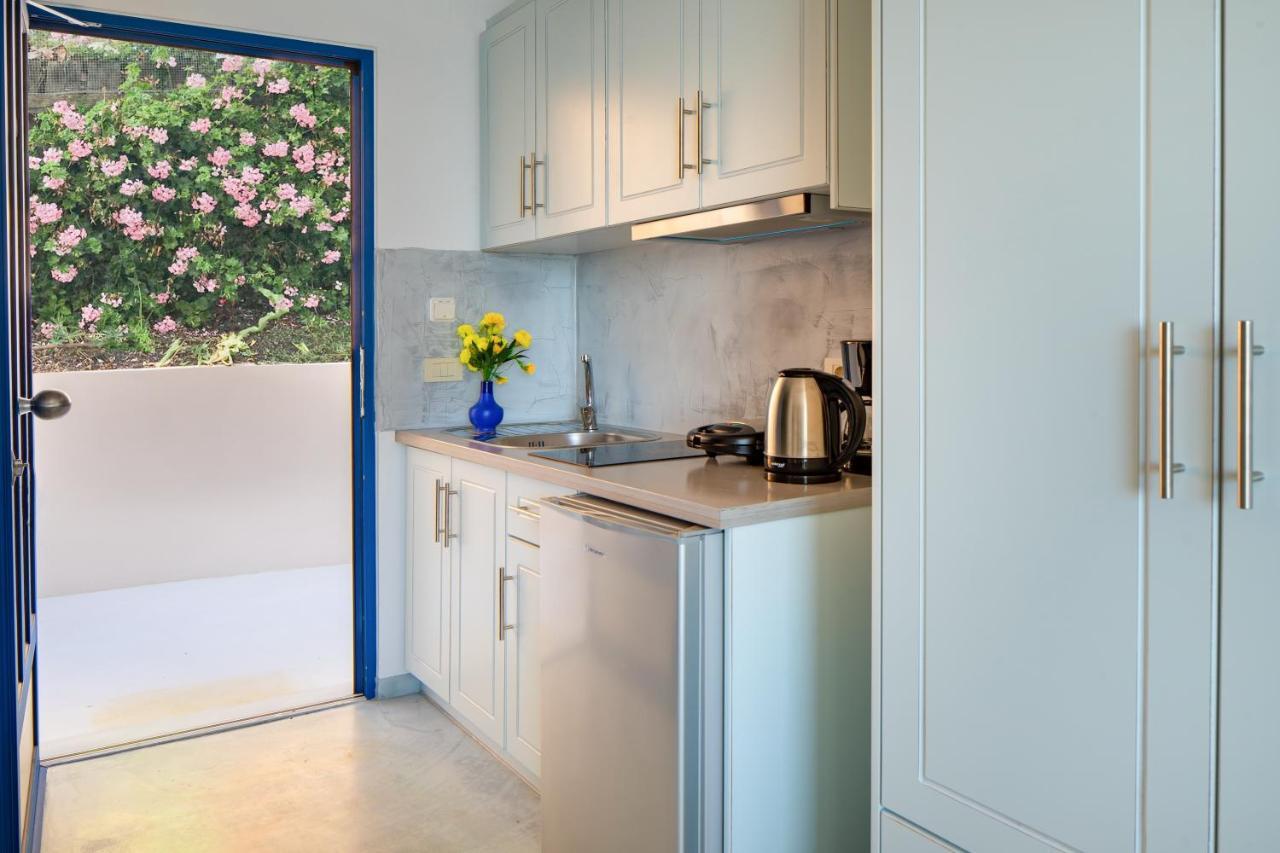 Molos Apartments Лутро Екстериор снимка