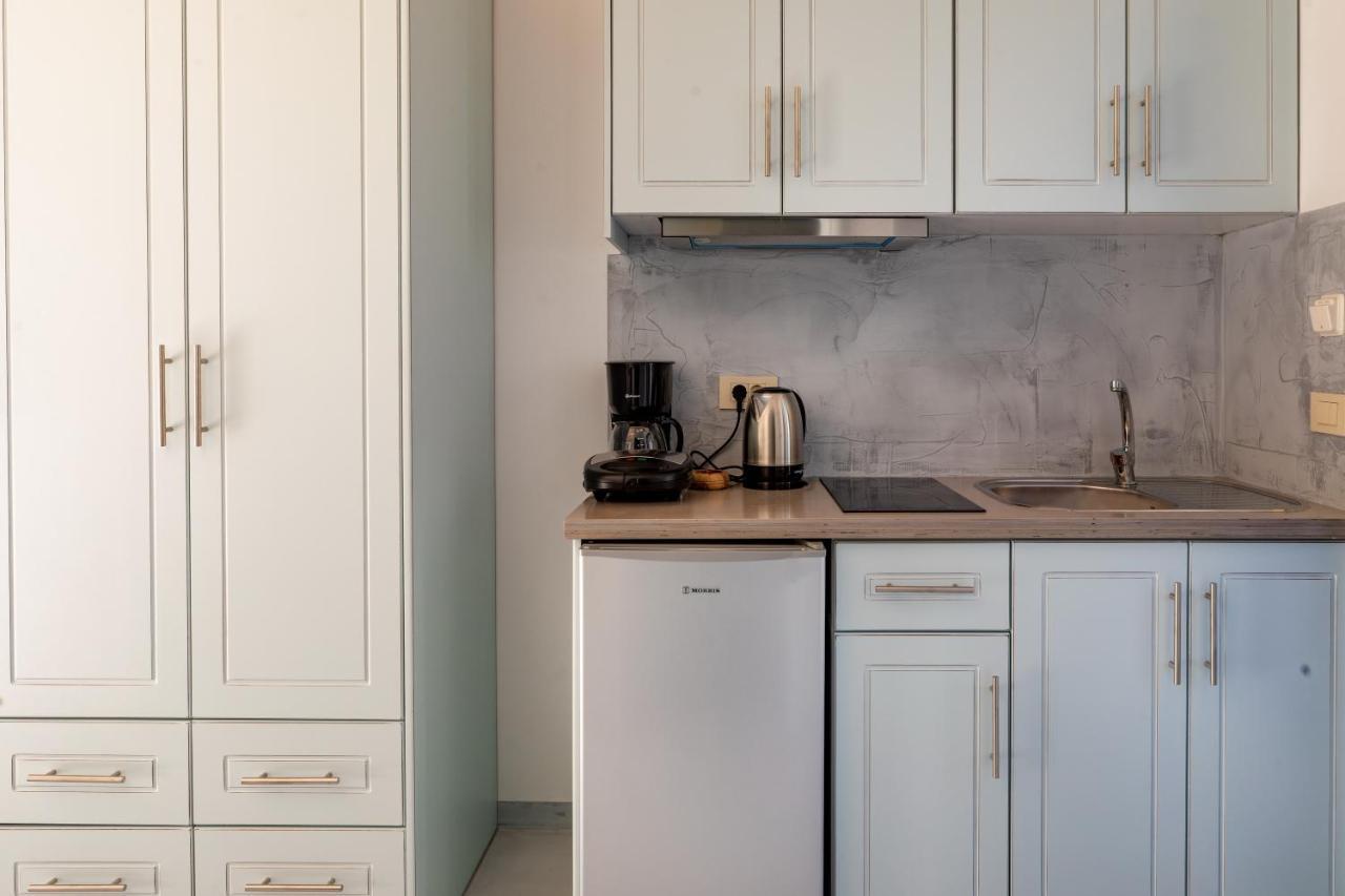 Molos Apartments Лутро Екстериор снимка