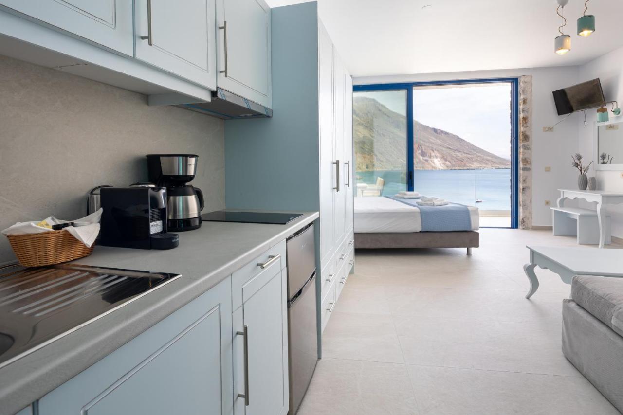 Molos Apartments Лутро Екстериор снимка
