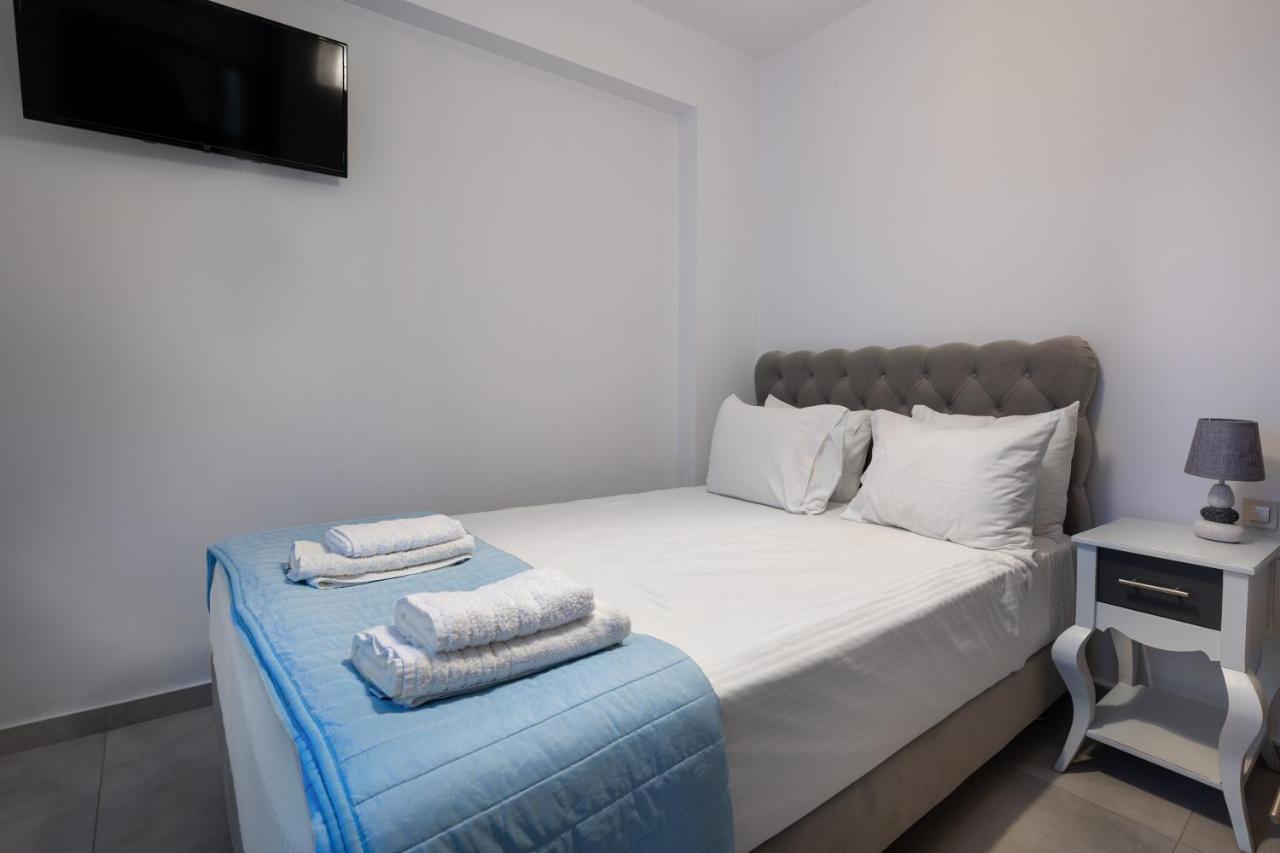 Molos Apartments Лутро Екстериор снимка