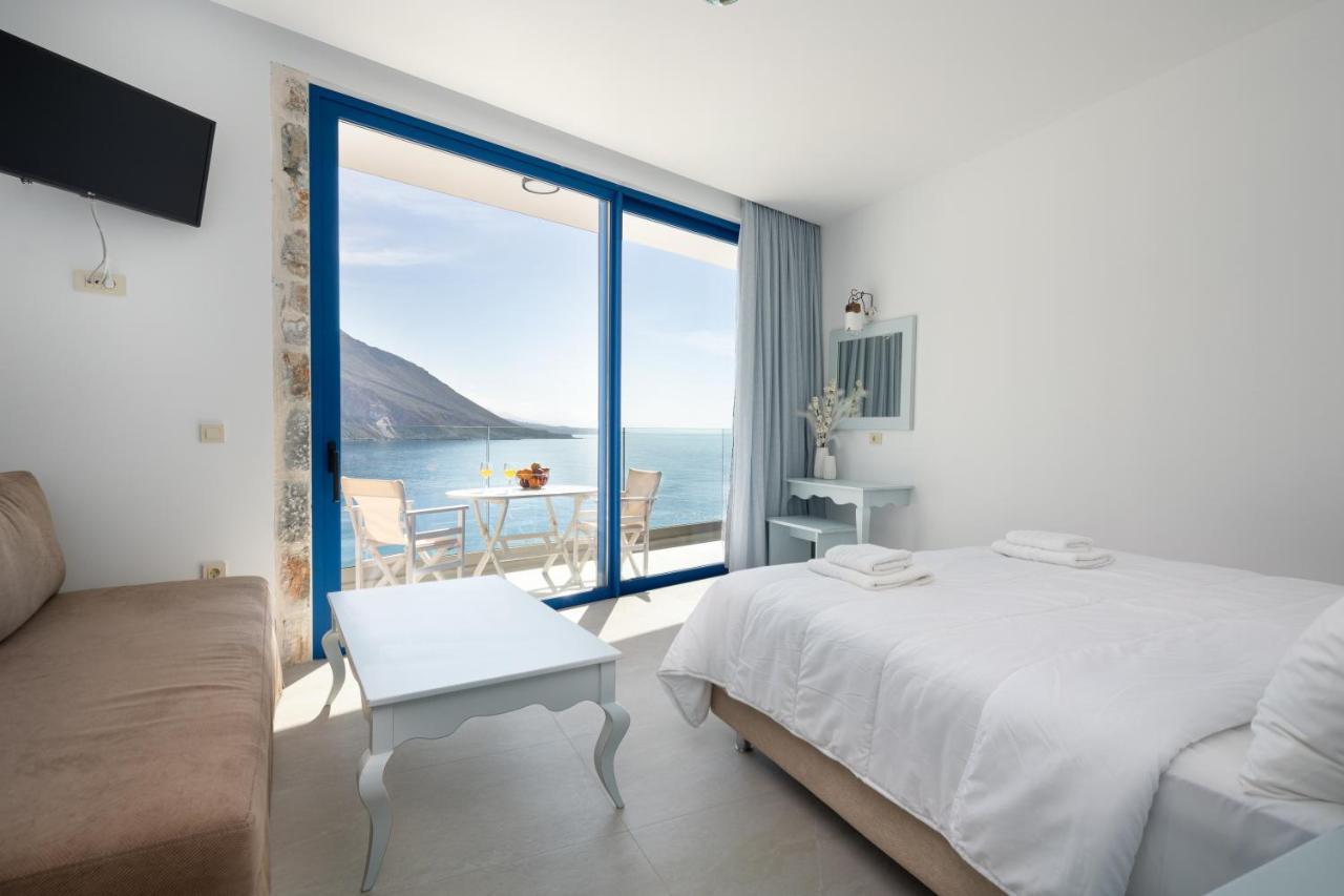 Molos Apartments Лутро Екстериор снимка