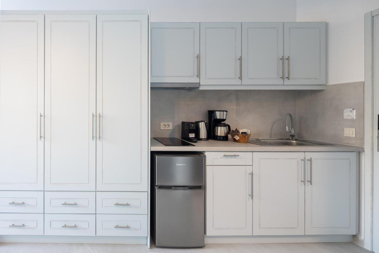 Molos Apartments Лутро Екстериор снимка