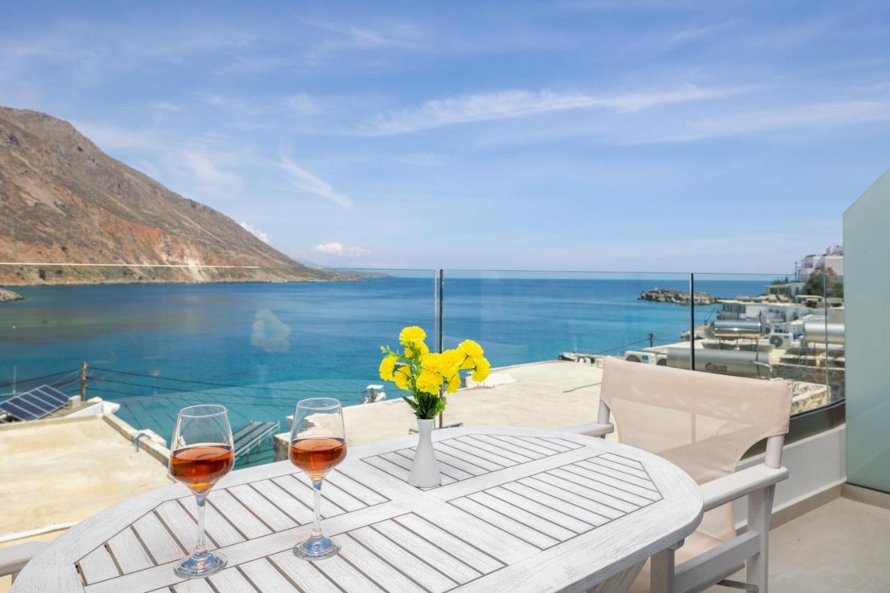 Molos Apartments Лутро Екстериор снимка