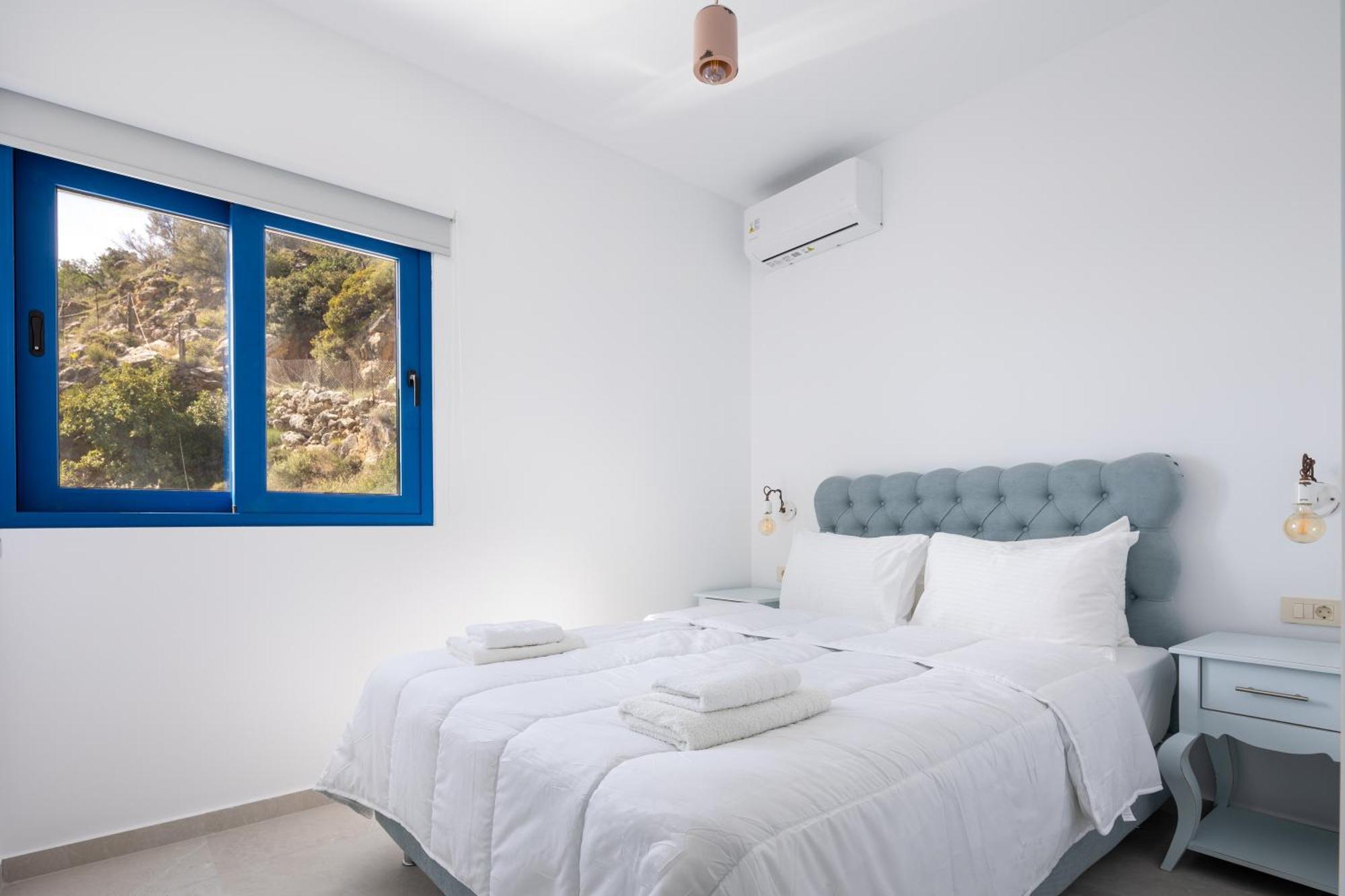 Molos Apartments Лутро Екстериор снимка
